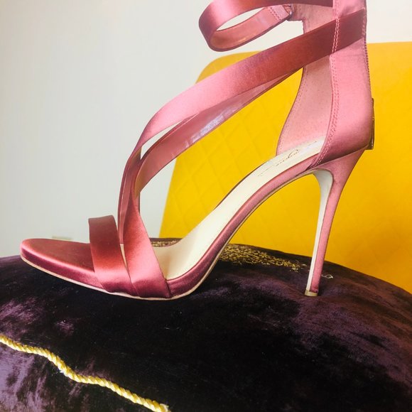 Vince Camuto Devin Sandal size 8.5 Mint NWOT - Picture 8 of 14